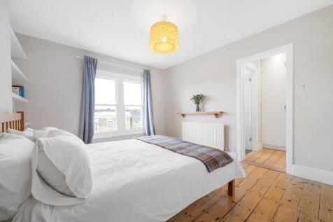 Bedroom 1 (2).JPG
