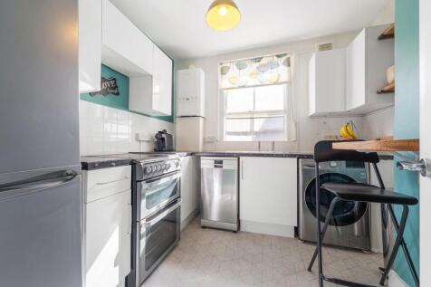 Kitchen (1).JPG