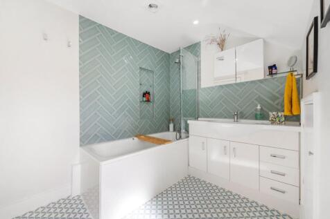 Bathroom (2).JPG