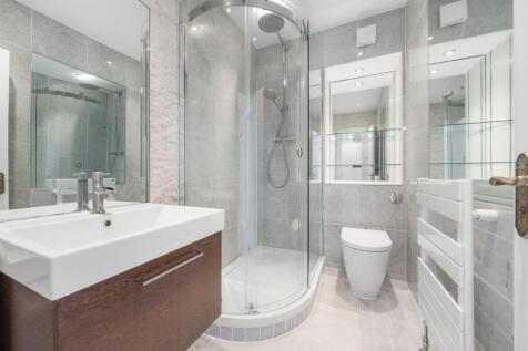 Bathroom.JPG