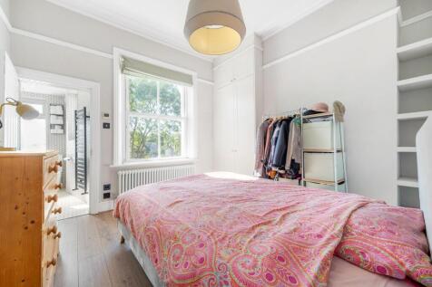 Bedroom.1.JPG