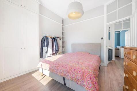 Bedroom.2.JPG