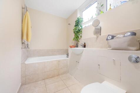 Bathroom (1).JPG