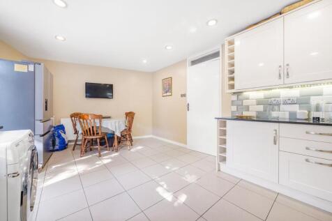 Kitchen.3.JPG