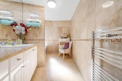 Bathroom.1.JPG