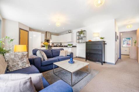 Open plan kitchen/reception (2)