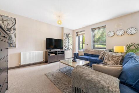 Open plan kitchen/reception (3)