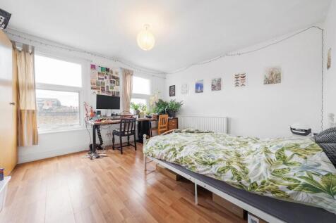 Bedroom 1.JPG