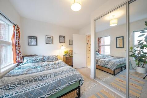 Bedroom 1.JPG