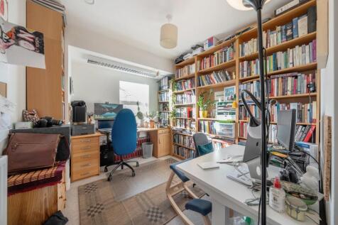 Bedroom 2.JPG