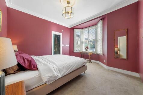 Bedroom 1 (2).JPG