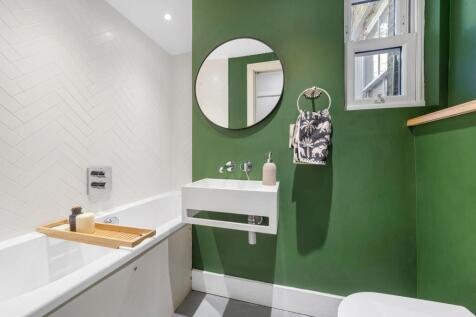 Bathroom.JPG