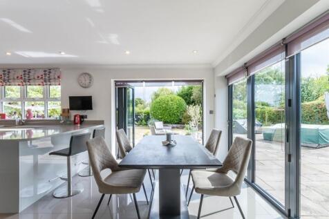 Kitchen Dining Area