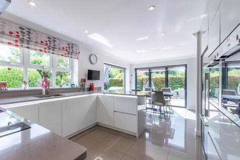 Kitchen Dining Area