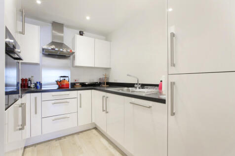 property in Florence Way, 
Balham, SW12