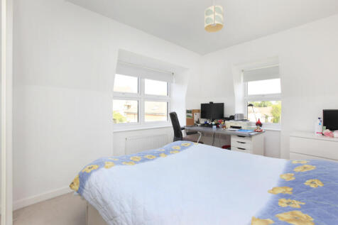 property in Florence Way, 
Balham, SW12