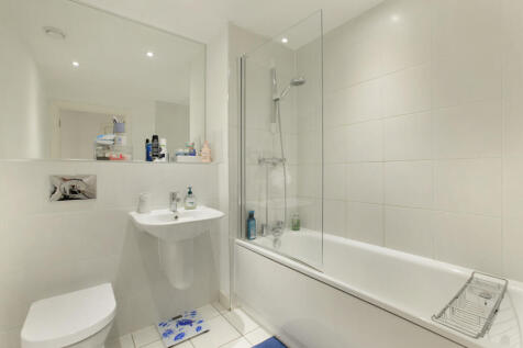 property in Florence Way, 
Balham, SW12