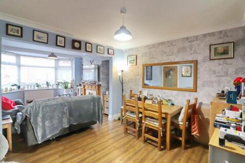Lounge/Dining Area