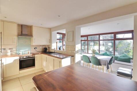 Kitchen/Dining Area