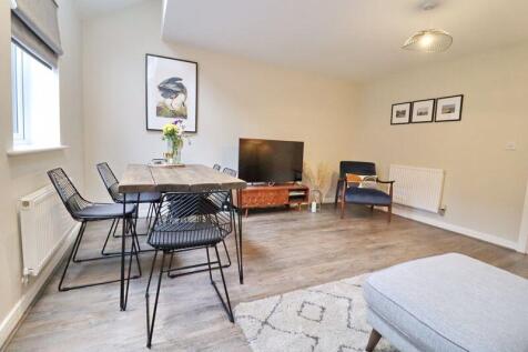 Lounge/Dining Area