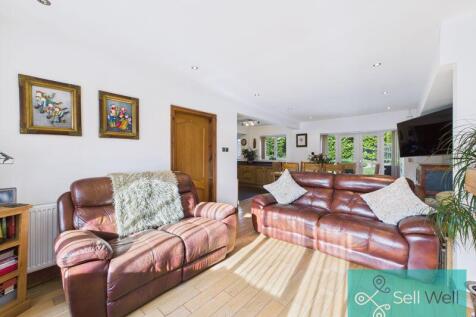 Open Plan Lounge/Dining Area