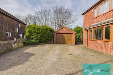Driveway/Detached Garage