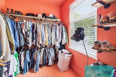 Bedroom/Walk In Wardrobe