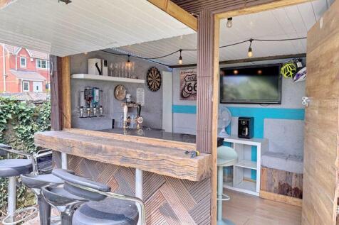 Garden Bar
