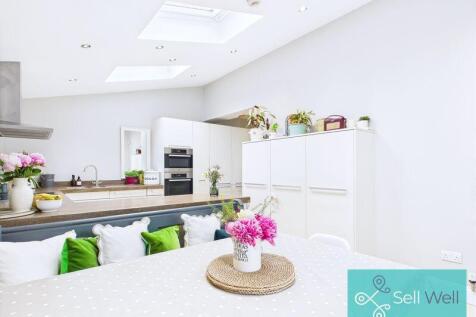 Kitchen/Dining Area