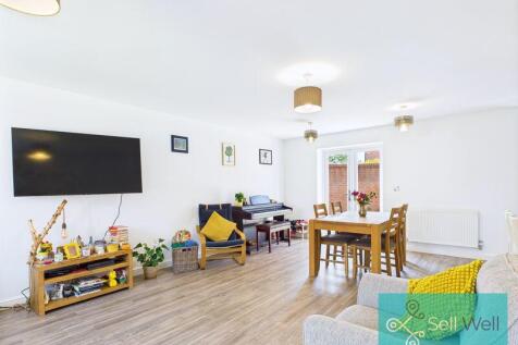 Lounge/Dining Area