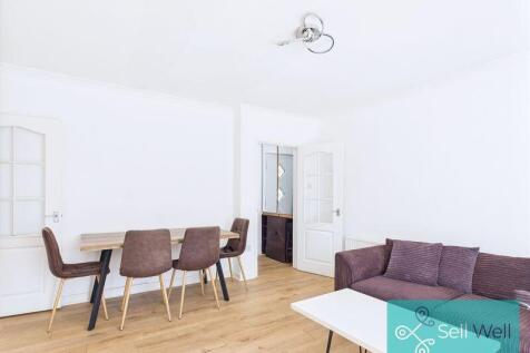 Lounge/Dining Area