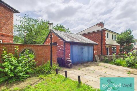 Driveway/Detached Garage