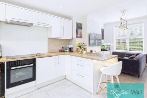 Kitchen/Sitting Area