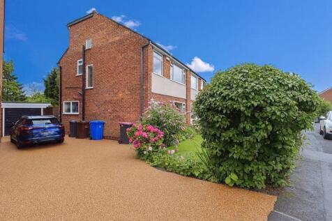 Driveway/Front Garden