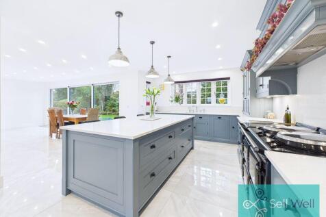 Open-Plan Kitchen/Dining/Family Area