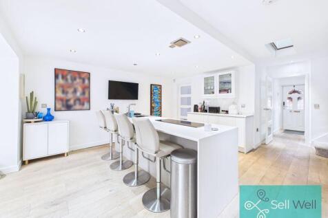 Kitchen &amp; Breakfast Bar