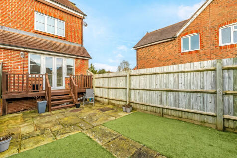69-Lingfield-Road-22