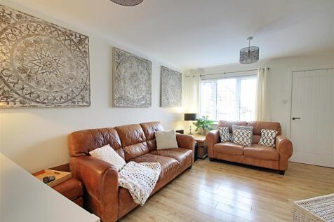 Living Room 1.JPG