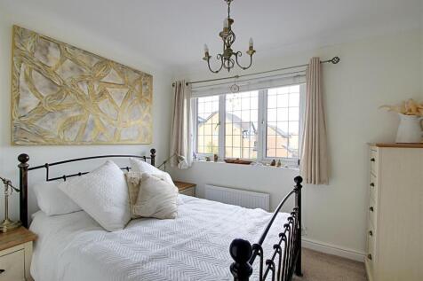 Bedroom 1.jpg