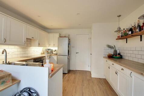 Kitchen 1.jpg
