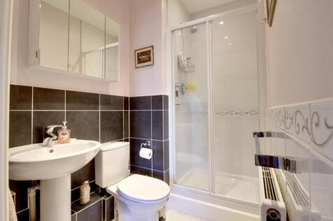 Bed 2 En Suite.jpg