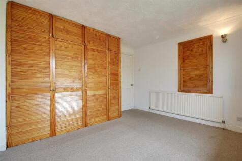 Bedroom 1.jpg