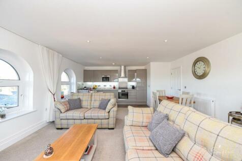 Open-plan Living an Kitchen Area