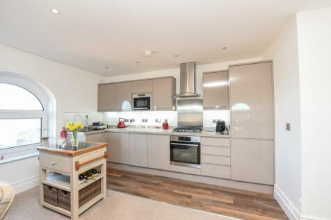 Open-plan Living an Kitchen Area