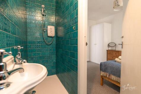 First Floor Annex En-suite