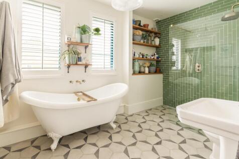 En-Suite Bathroom