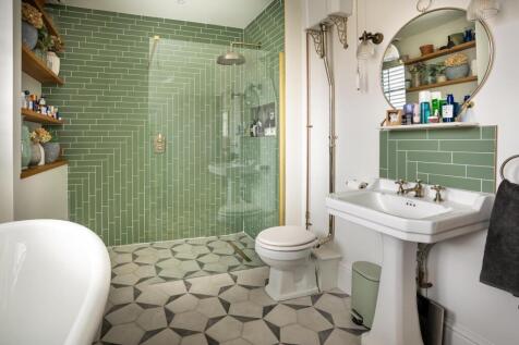 En-Suite Bathroom