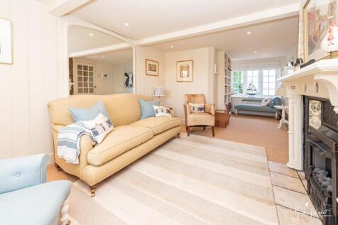 Living Room/Snug