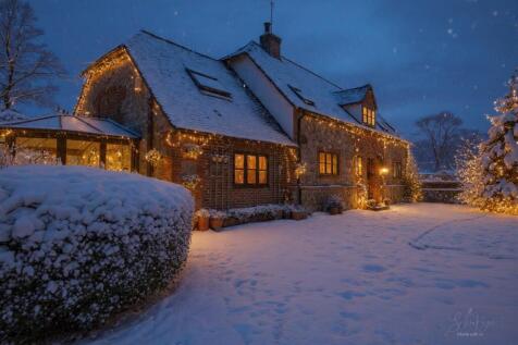 Snowy Highwood Barn (Made with Ai).jpg