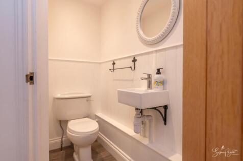 Lower Ground Floor Cloakroom